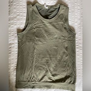 Athleta work out top. Sz Xs color olive green